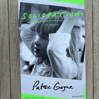 Copertina del memoir Sociopatica con uan foto della scrittrice da bambina