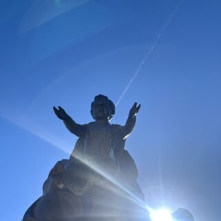 Statua della Madonna del Pozzo in piazza a Capurso